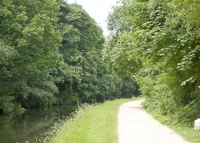-F19Gh- For Relaxed & Cosy Stay,Free Parking,Wifi