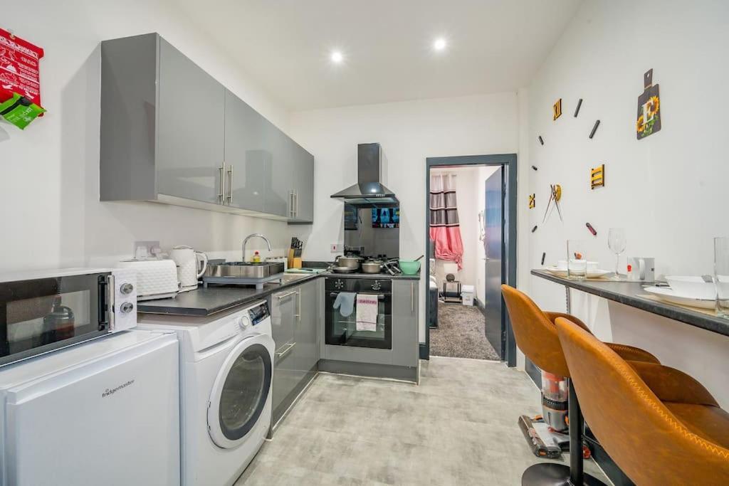 -f19gh- For Relaxed & Cosy Stay,free Parking,wifi *